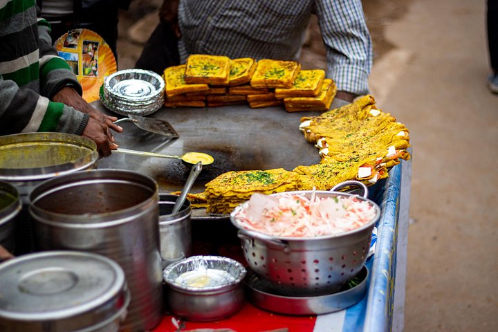 Hyderabad Street Food Crawl (2 horas de excursão guiada de degustação de comida)