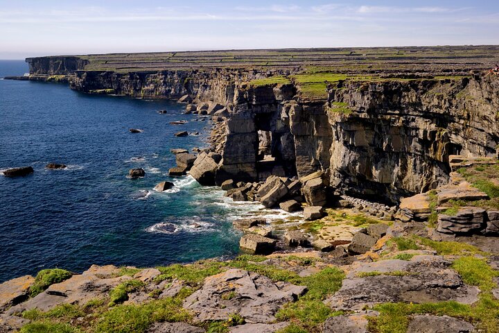 Andar de bicicleta elétrica na ilha de Inishmore. Ilha de Arã. Autoguiado. Dia inteiro.