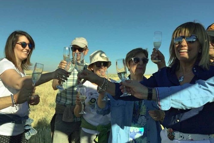 Globo aerostático sobre Segovia con traslados opcionales desde Madrid
