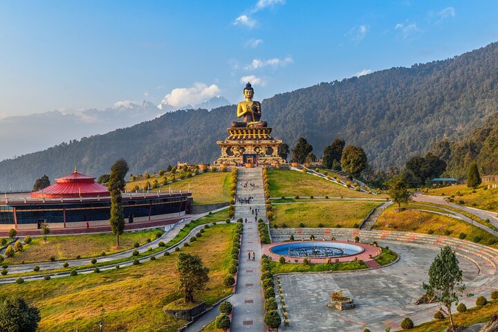 Lo más destacado de Pelling with Budha Park (visita guiada de día completo en coche)