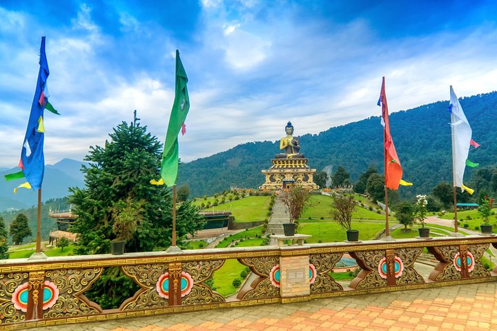 Lo más destacado de Pelling with Budha Park (visita guiada de día completo en coche)