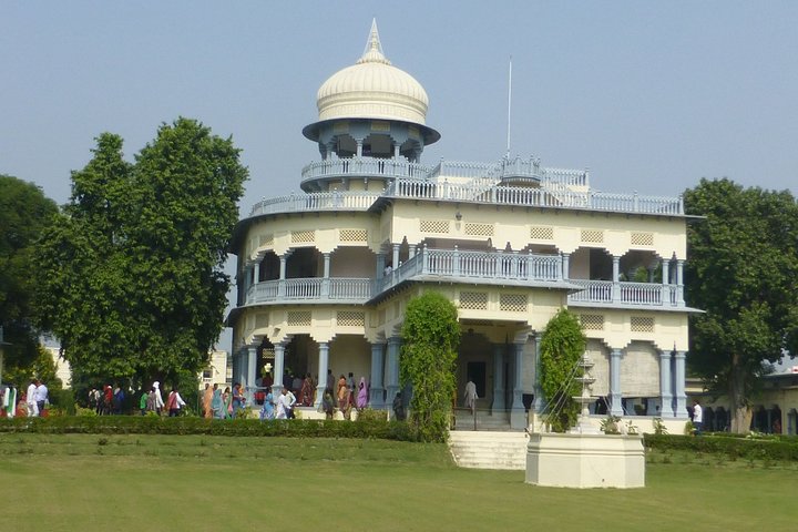Touristische Höhepunkte von Prayagraj (Geführte Fullday-Besichtigungstour mit dem Auto)