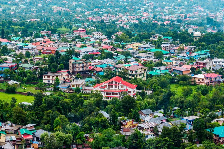 Découvrez le meilleur de Dharamshala avec un local - Visite privée de 8 heures en voiture AC
