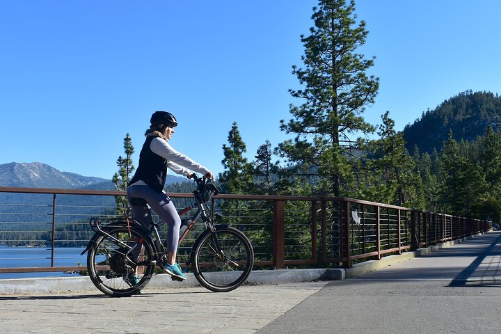 Tour in bicicletta elettrica autoguidato della costa di Tahoe (2–4 ore) | East Shore Trail