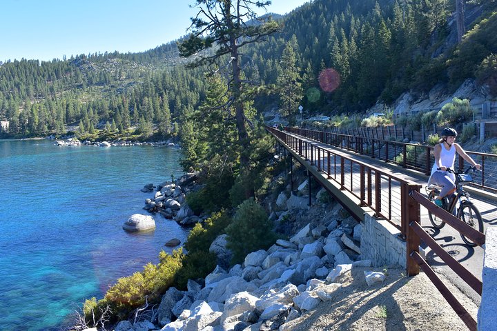 Tour in bicicletta elettrica autoguidato della costa di Tahoe (2–4 ore) | East Shore Trail