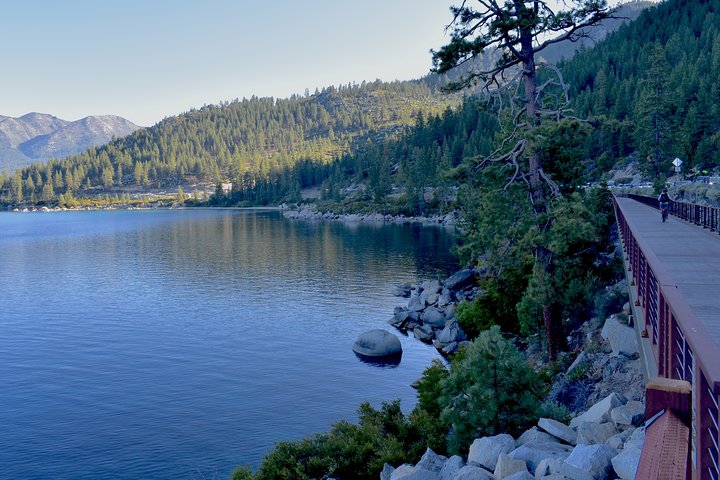 Tour in bicicletta elettrica autoguidato della costa di Tahoe (2–4 ore) | East Shore Trail
