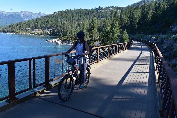 Tour in bicicletta elettrica autoguidato della costa di Tahoe (2–4 ore) | East Shore Trail