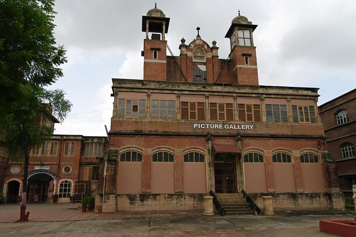 02 Nachten en 03 dagen Vadodara en Champaner Tour