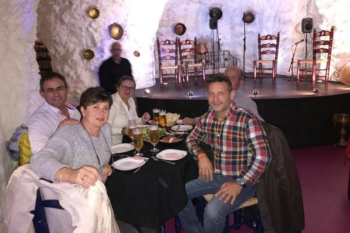 Spettacolo di flamenco in un ristorante grotta a Granada