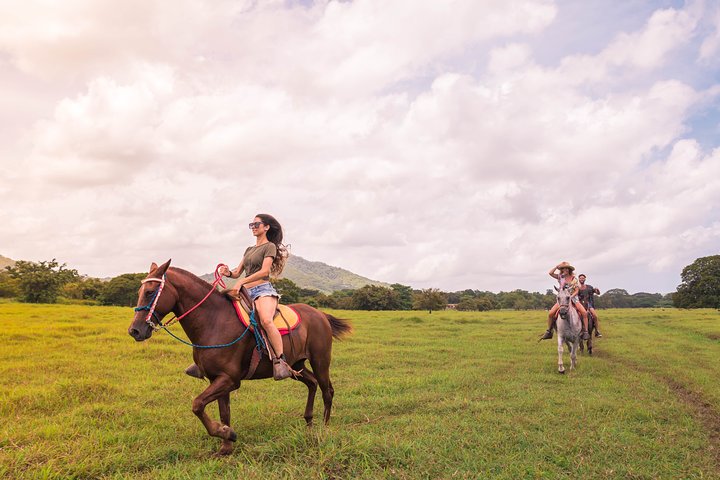 Paseos a caballo a la playa de Conchal desde Tamarindo & Flamingo