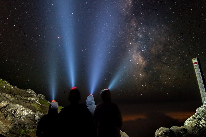 Ascension nocturne du Mont Pico - Atteindre le sommet pour un lever de soleil magique