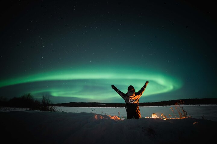 Excursión para grupos pequeños para fotografiar la aurora boreal en Rovaniemi