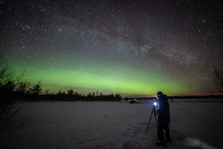 Excursión para grupos pequeños para fotografiar la aurora boreal en Rovaniemi