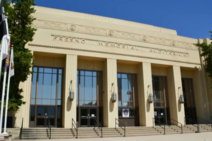 Astonishing Scavenger Hunt: Arte e História de Fresno