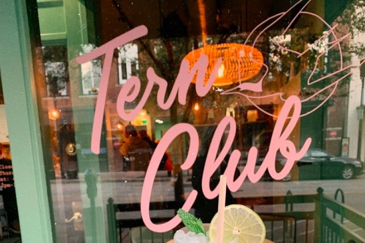 Anmeldelse af Awesome Bar Hunt: Swell Times in Scruffy City