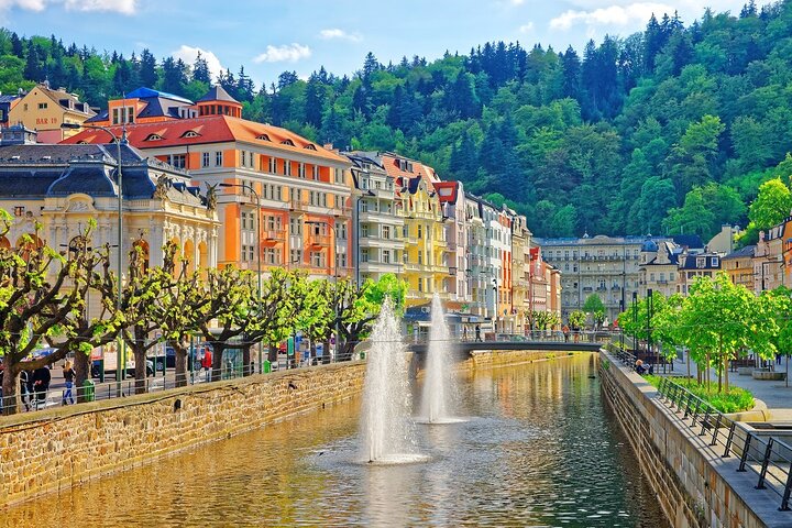 Trasferimento privato di sola andata da Karlovy Vary a Český Krumlov