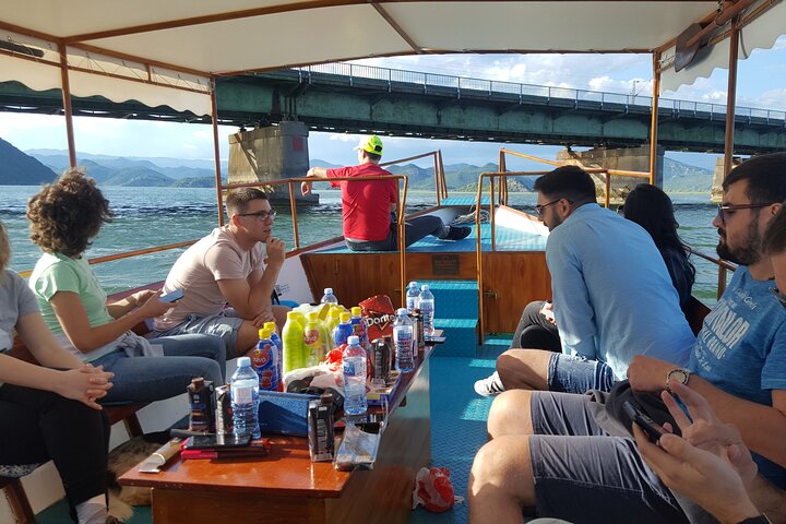 2 ore guidate - Tour Natura di Gruppo (degustazione vino locale in tour)