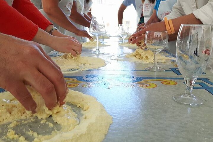 Siciliansk matlagingskurs med havutsikt og Taormina-markedet med kokk Mimmo