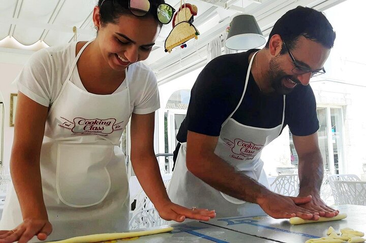 Siciliansk matlagingskurs med havutsikt og Taormina-markedet med kokk Mimmo