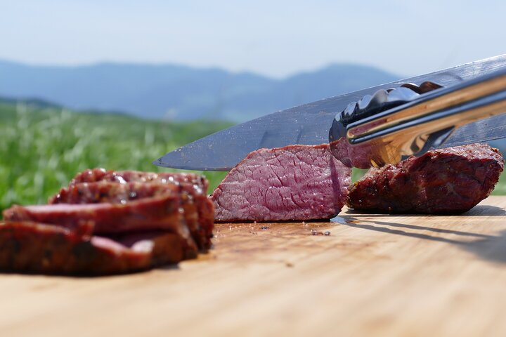 "Aka beef barbecue" til smag i den fantastiske udsigt over Aso