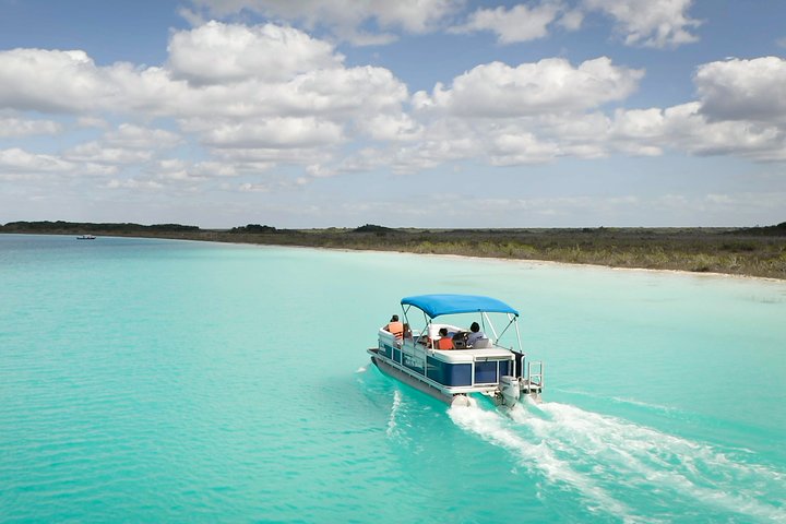 Bacalar 101- Privat rundtur i lagunen med de 7 färgerna