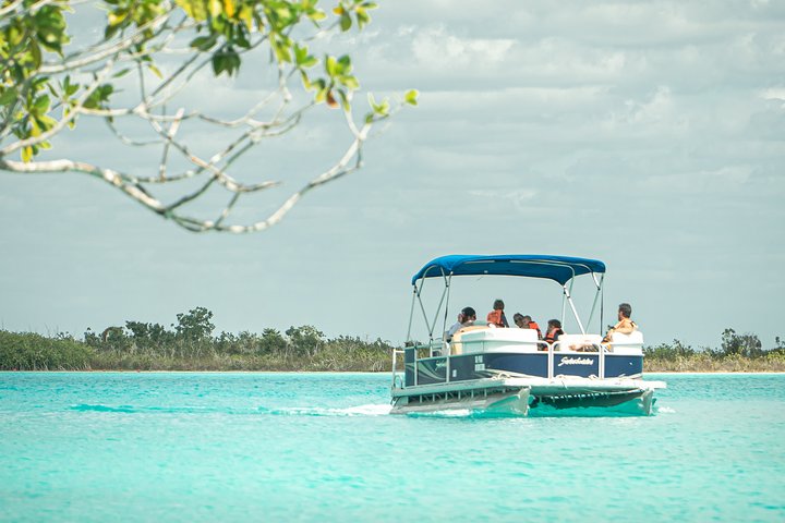 Bacalar 101- Privat rundtur i lagunen med de 7 färgerna