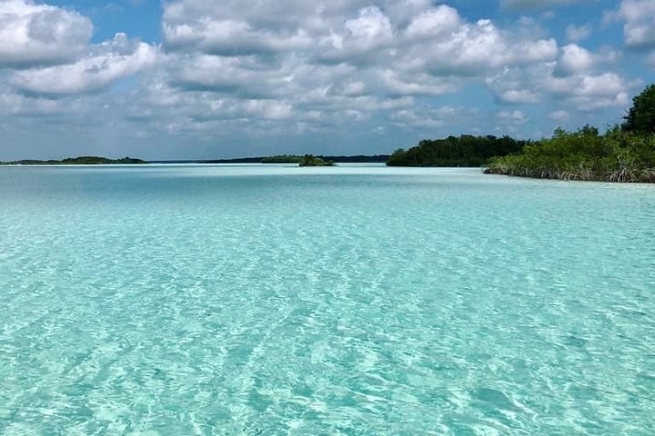 Bacalar 101- Privat rundtur i lagunen med de 7 färgerna
