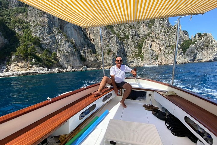 Capri bådtur: Grottoes, Swim & Sip Limoncello i en lille gruppe