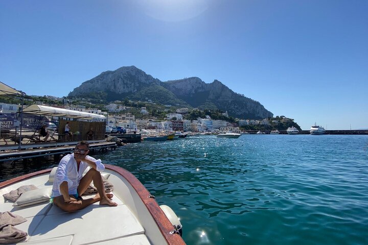 Capri bådtur: Grottoes, Swim & Sip Limoncello i en lille gruppe
