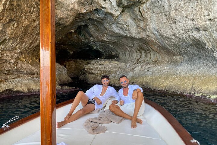 Capri bådtur: Grottoes, Swim & Sip Limoncello i en lille gruppe