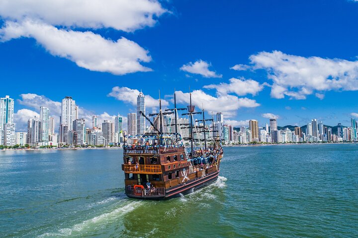 Combinatie piratenboot, strand en Unipraias-park met transfers