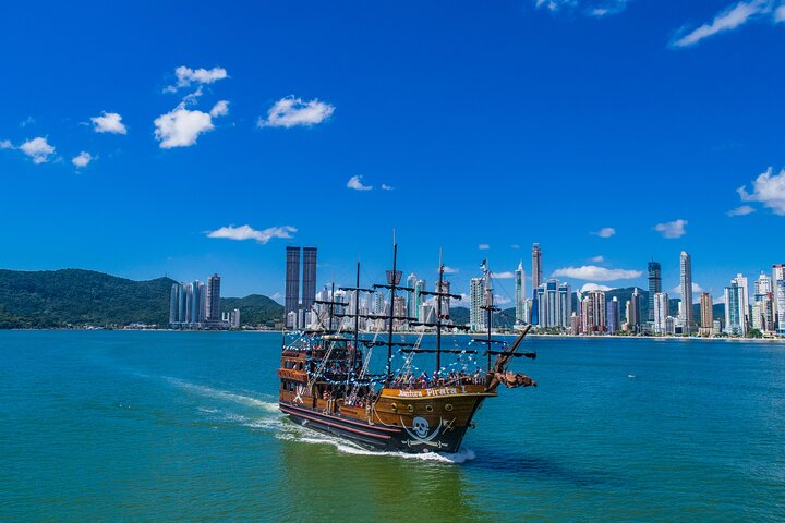 Combinatie piratenboot, strand en Unipraias-park met transfers