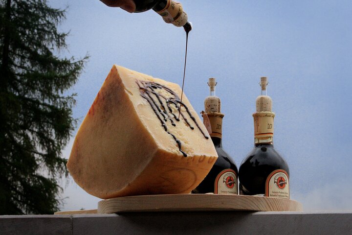 Tour en grupo reducido de Parmigiano-Reggiano y jamón de Parma