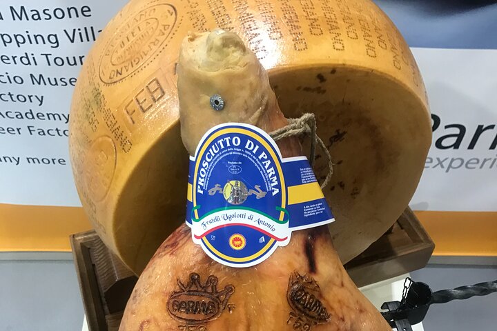 Tour en grupo reducido de Parmigiano-Reggiano y jamón de Parma