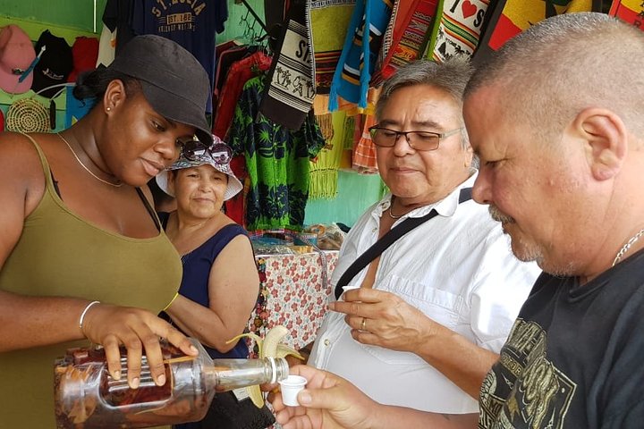 Tour privato di St Lucia: personalizza la tua esperienza sull'isola + pranzo