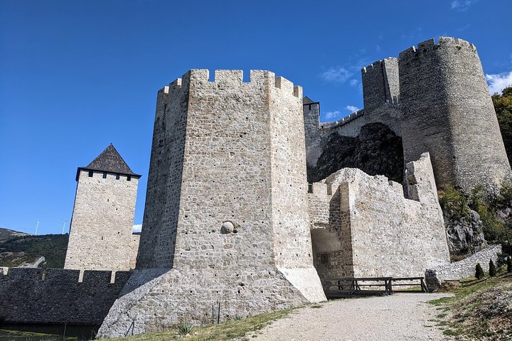 Langs Donau: Golubac Fortress & Iron Gate Gorge dagstur fra Beograd