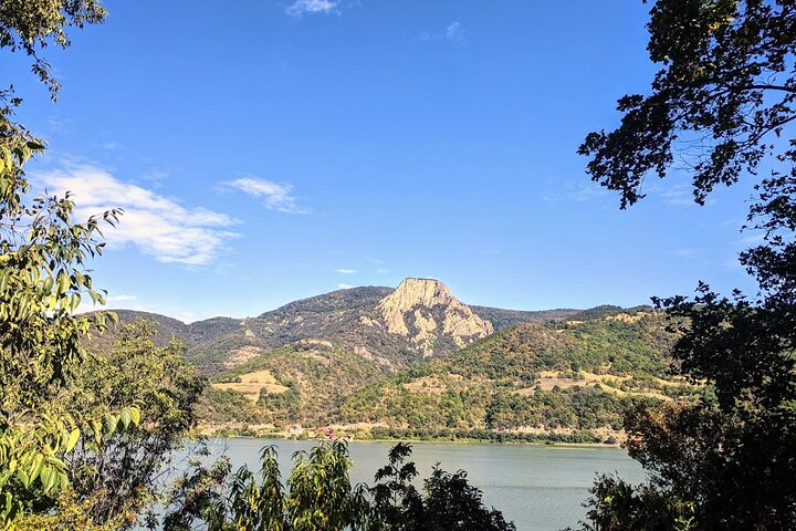 Langs Donau: Golubac Fortress & Iron Gate Gorge dagstur fra Beograd