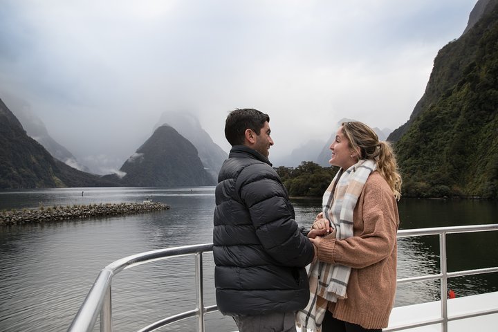 Fra Te Anau: Milford Sound Cruise og glass-tak busstur