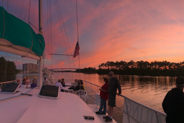 Croisière à voile au coucher du soleil à Orange Beach ADULTE SEULEMENT (13 ANS +)
