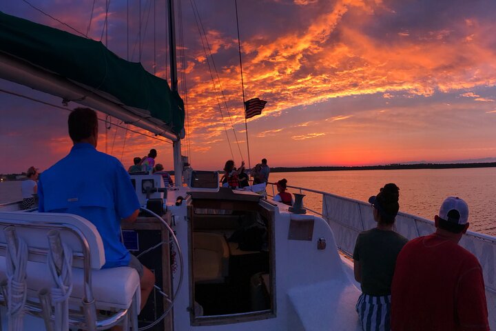 Croisière à voile au coucher du soleil à Orange Beach ADULTE SEULEMENT (13 ANS +)