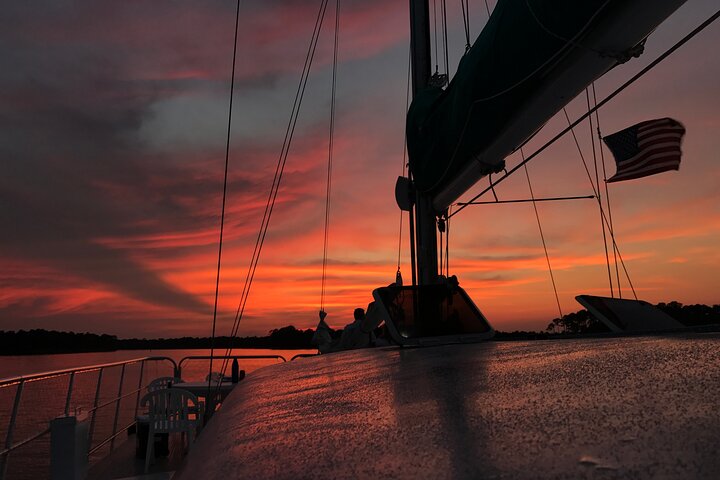 Croisière à voile au coucher du soleil à Orange Beach ADULTE SEULEMENT (13 ANS +)