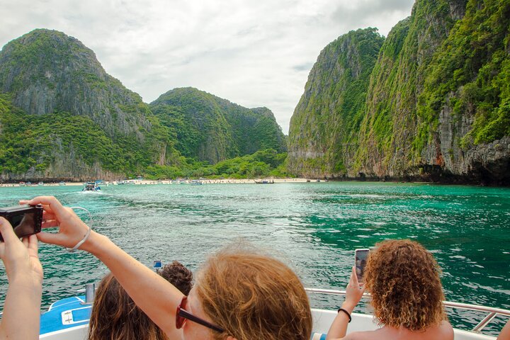 Excursion d'une journée aux îles Phi Phi avec déjeuner au départ de Krabi