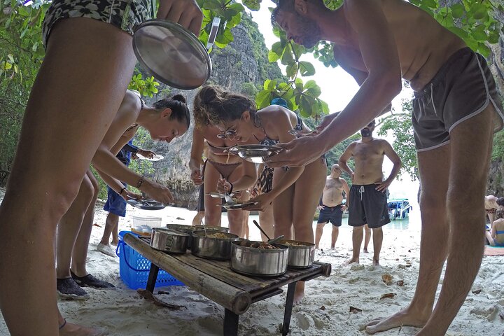 Excursion d'une journée aux îles Phi Phi avec déjeuner au départ de Krabi