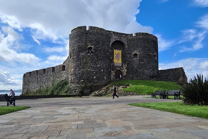 Chaussée des Géants, pont de corde, château de Carrickfergus et visite de Dark Hedges