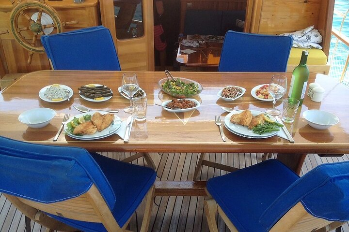 Bodrum Luxe privécruise met Gulet – zwemmen, lunch, verborgen baaien