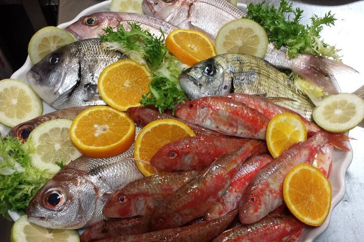 Siciliansk matlagingskurs med havutsikt og Taormina-markedet med kokk Mimmo