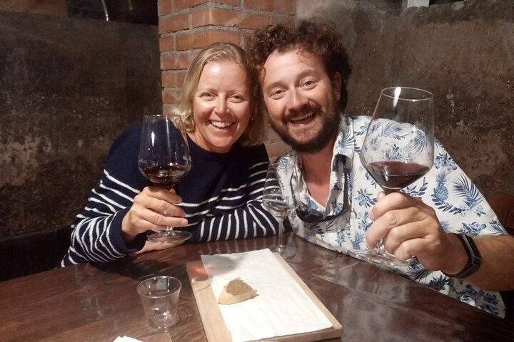 Privérondleiding van 6 uur langs drie Etna-wijnhuizen met eten en wijnproeverij