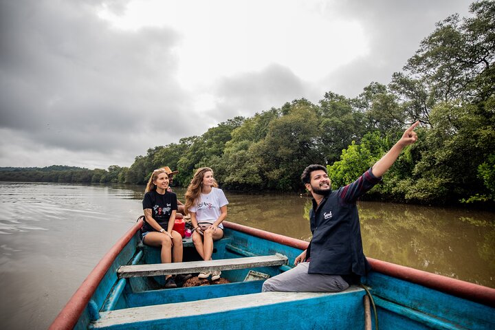 Heldagstur till Chorao Island Natur, kulturarv och matlagning