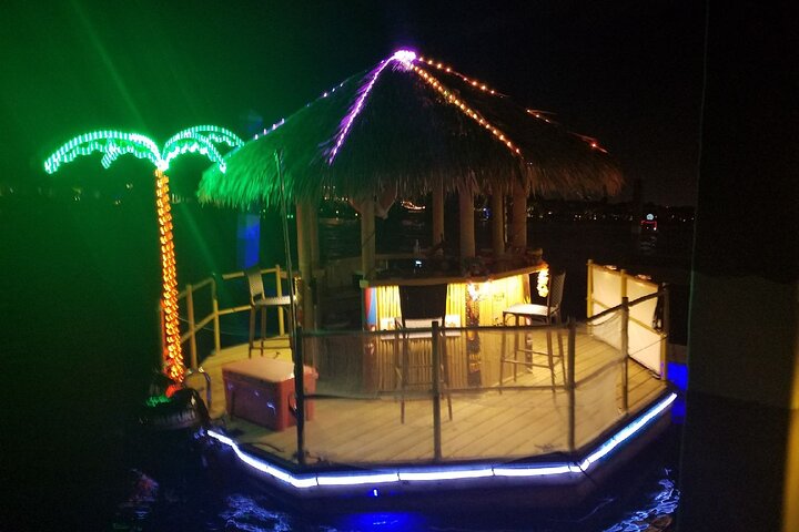 Tiki Boat - Downtown Tampa - Den enda autentiska flytande Tiki Bar