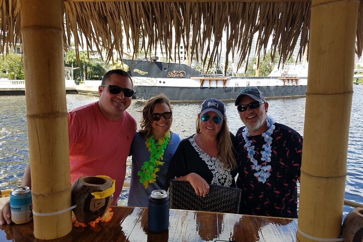 Tiki Boat - Downtown Tampa - Den enda autentiska flytande Tiki Bar